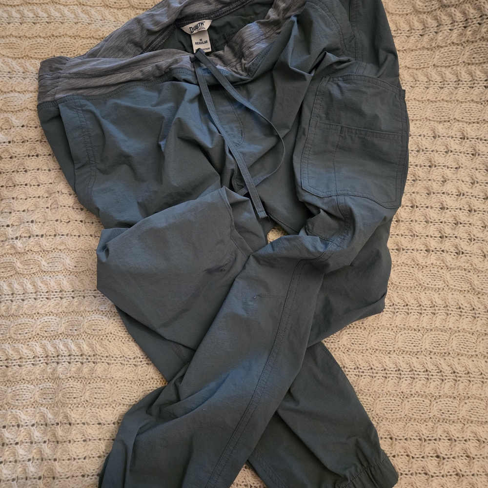 Duluth Armachillo Womens Joggers size 16, sage green